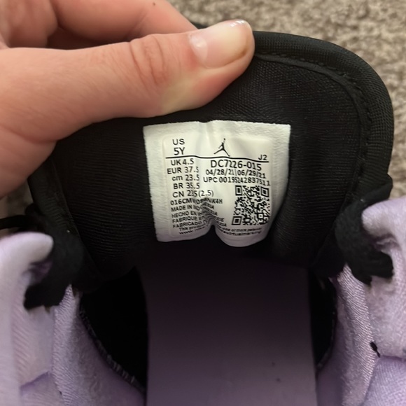 Woman’s jordans - Picture 4 of 8